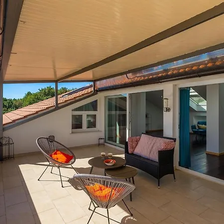 Beautiful In With Outdoor Swimming Pool Holiday home *