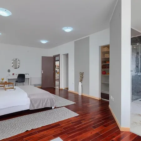 Beautiful In With Outdoor Swimming Pool Ferienhaus