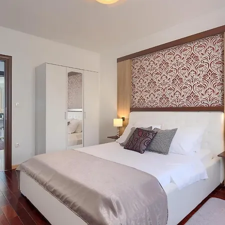 Ferienhaus Beautiful In With Outdoor Swimming Pool Opatija